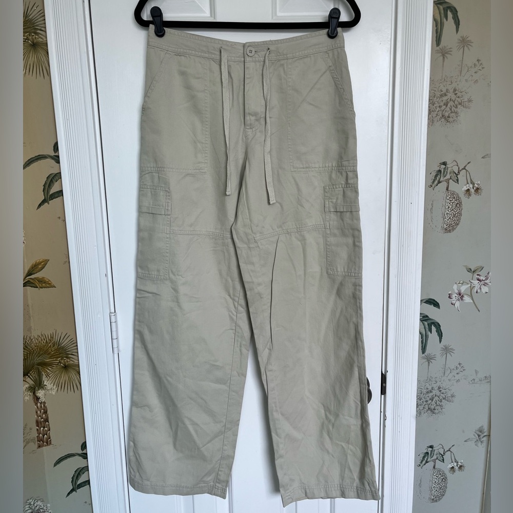 American Eagle Outfitters 90s Cargo Khakis 100% Cotton